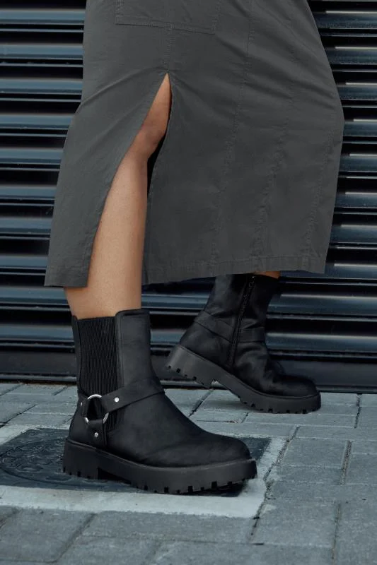 Black Chunky Biker Chelsea Boot In Wide E Fit & Extra Wide EEE Fit