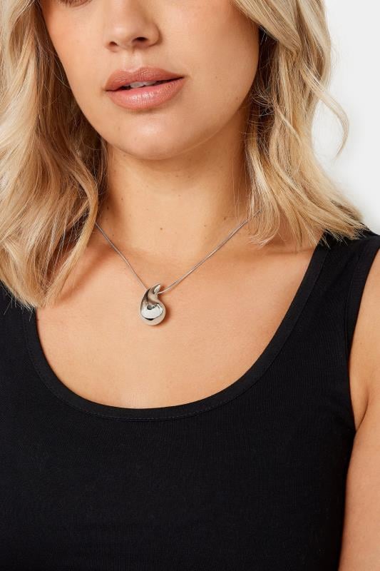 Silver Tone Teardrop Pendant Necklace