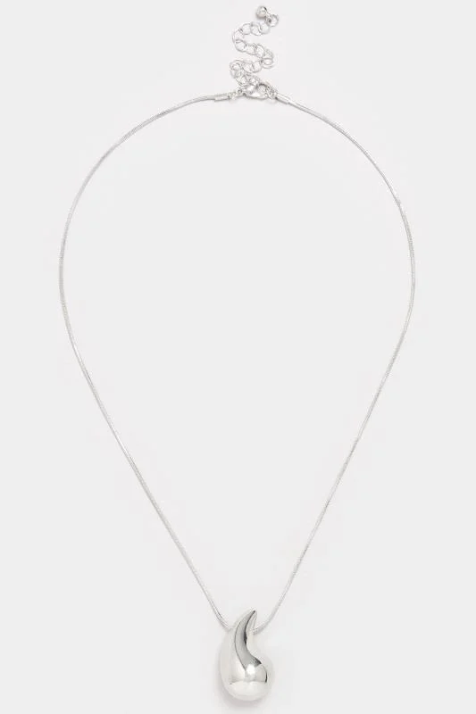 Silver Tone Teardrop Pendant Necklace 3 Silver Tone Teardrop Pendant Necklace